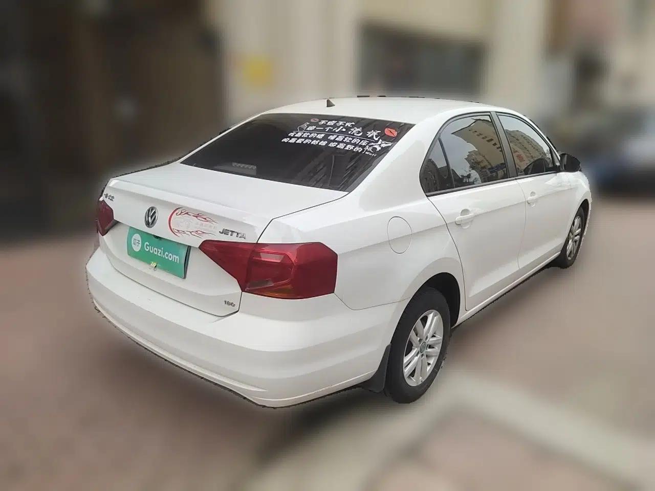 Volkswagen Jetta 2017 1.5L Manual Fashion Edition — миниатюра 6