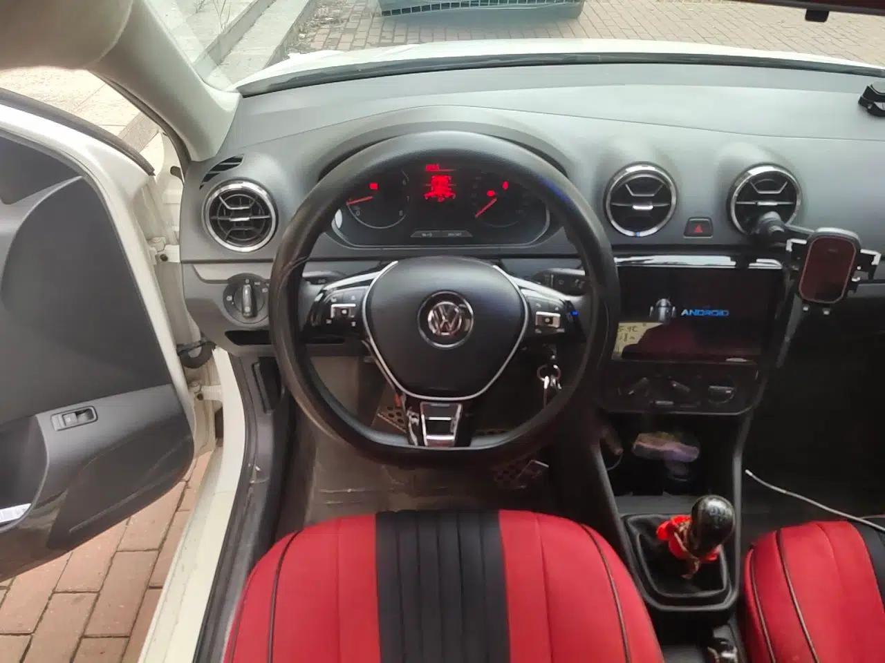 Volkswagen Jetta 2017 1.5L Manual Fashion Edition — миниатюра 10