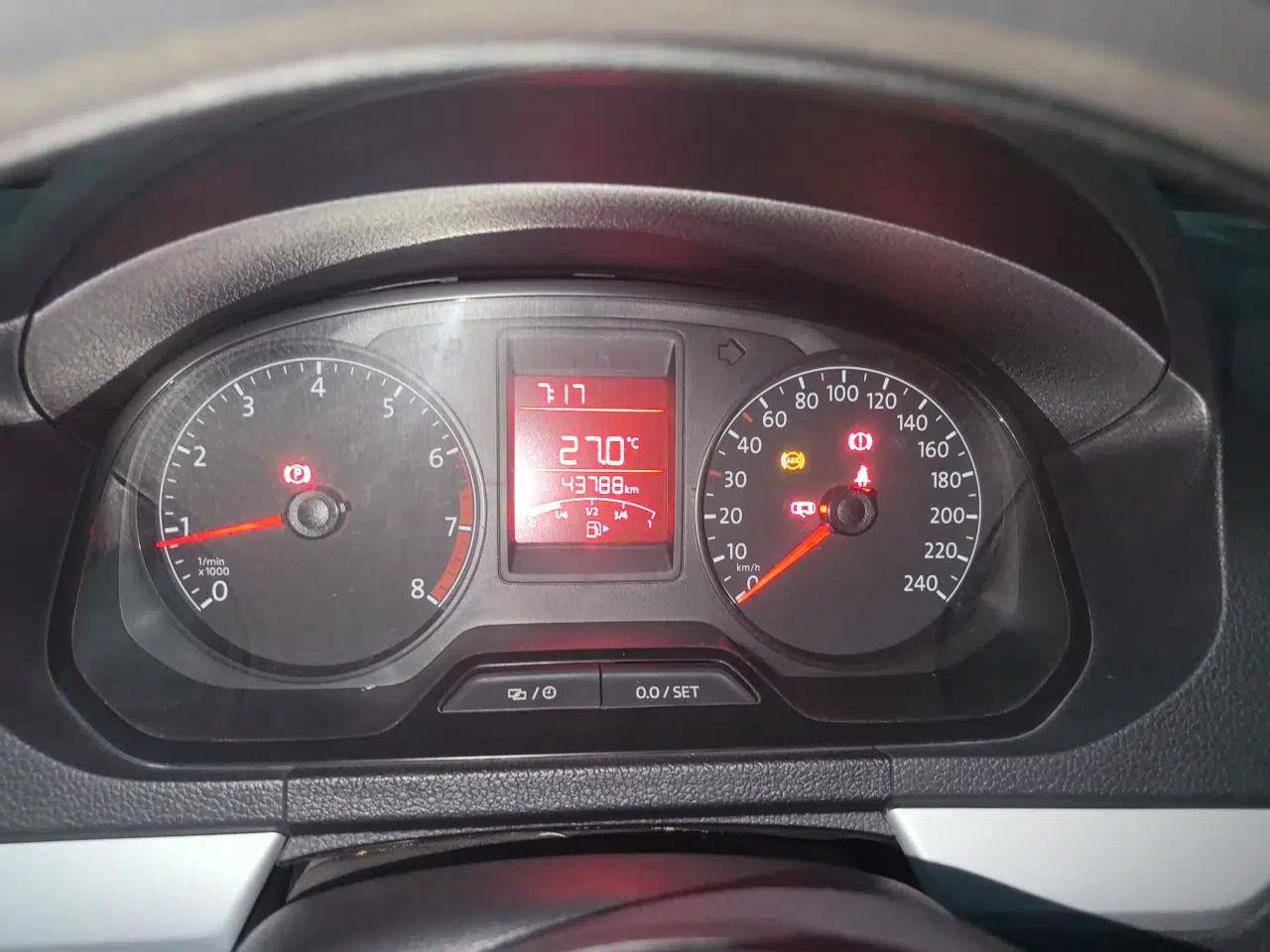 Volkswagen Jetta 2015 Zhihui Edition 1.4L Manual Comfort Model — миниатюра 11