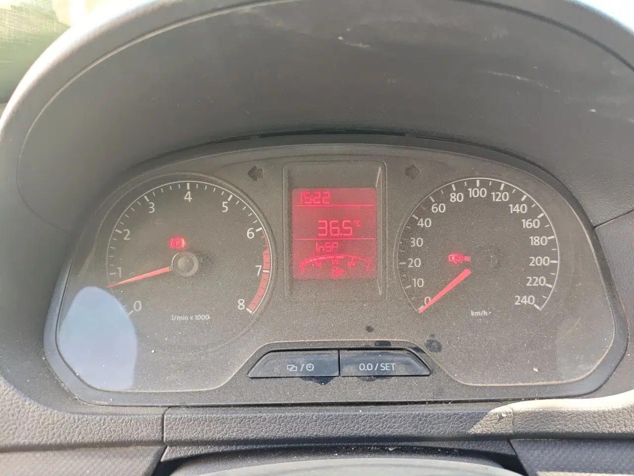 Volkswagen Jetta 2013 1.4L Manual Fashion Model — миниатюра 11