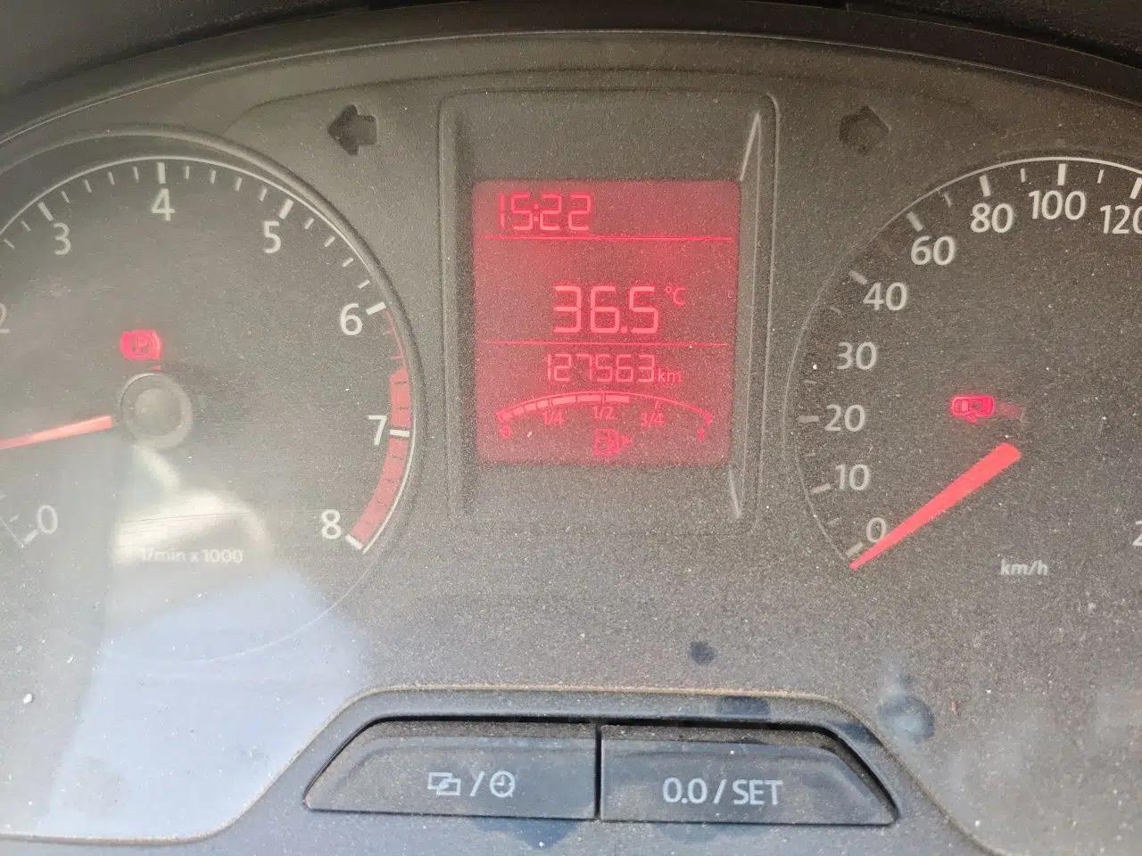 Volkswagen Jetta 2013 1.4L Manual Fashion Model — миниатюра 12