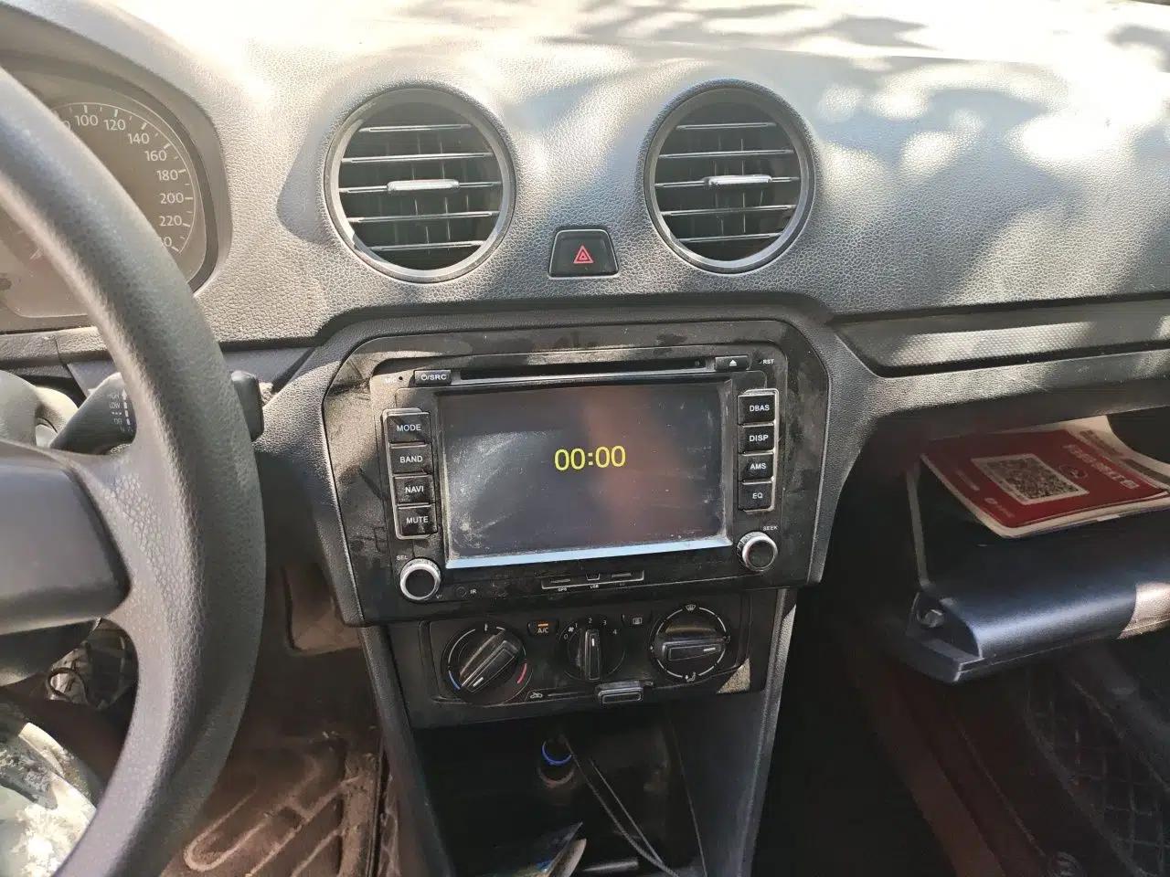 Volkswagen Jetta 2013 1.4L Manual Fashion Model — миниатюра 13