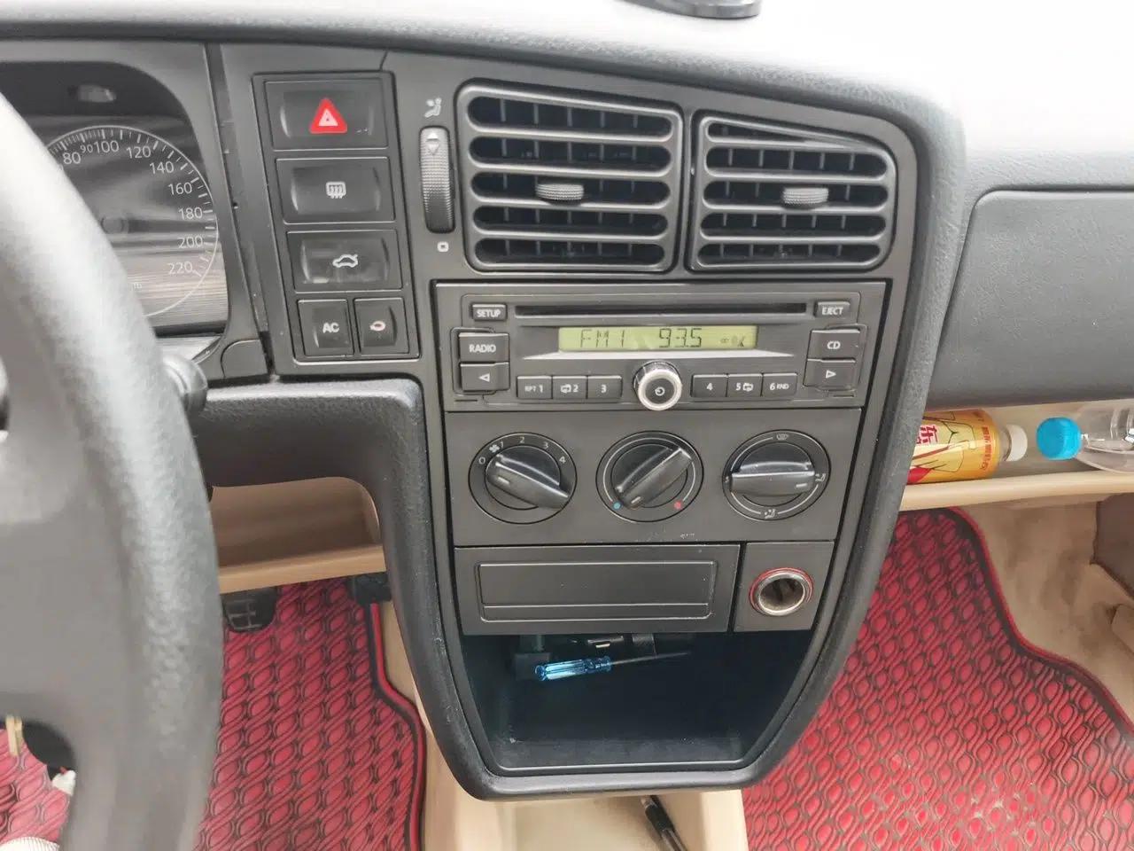 Volkswagen Jetta 2012 1.6L Commemorative Edition — миниатюра 13