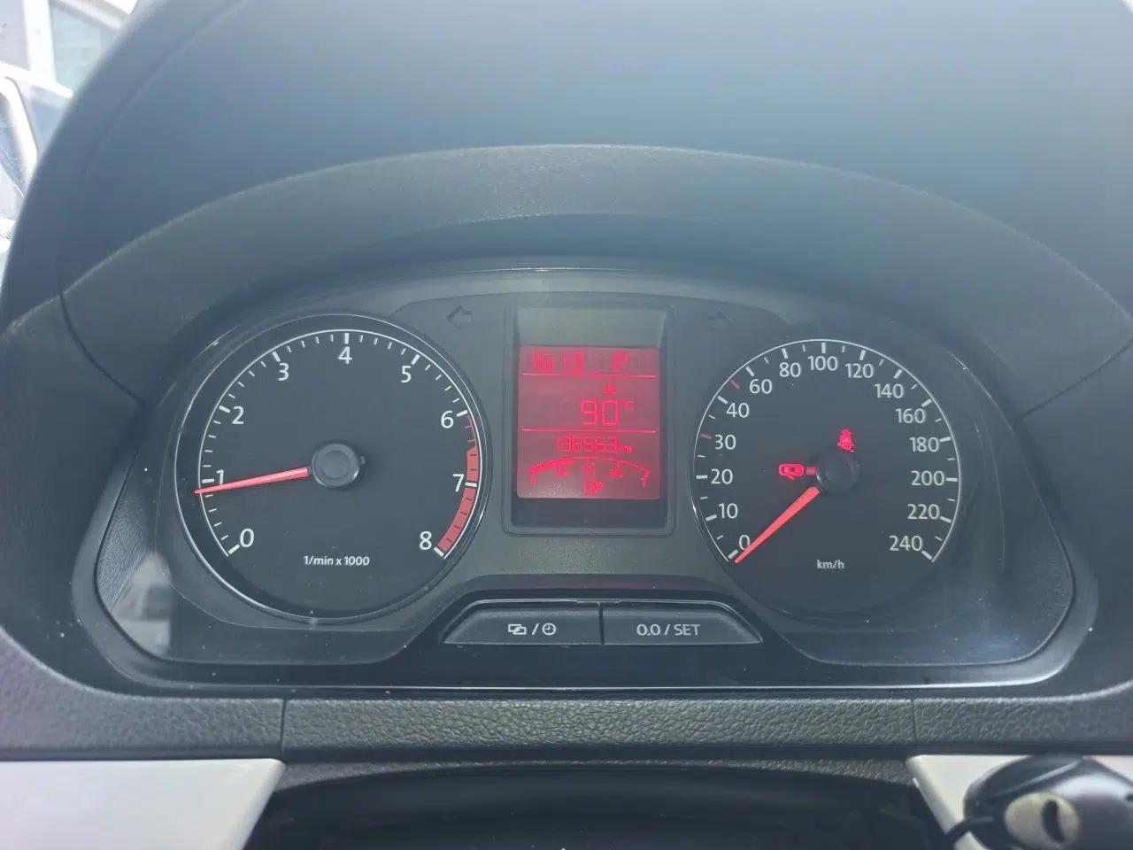 Volkswagen Jetta 2013 1.6L Automatic Comfort Model — миниатюра 11