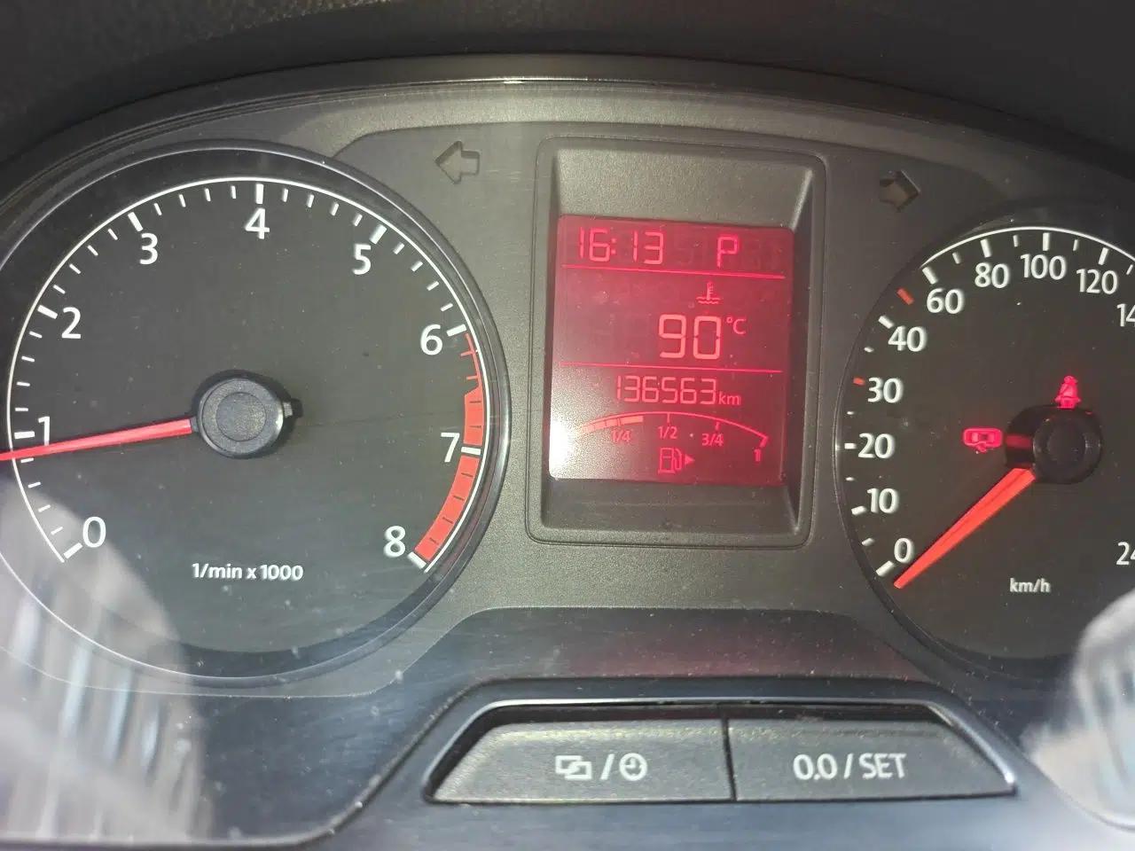 Volkswagen Jetta 2013 1.6L Automatic Comfort Model — миниатюра 12