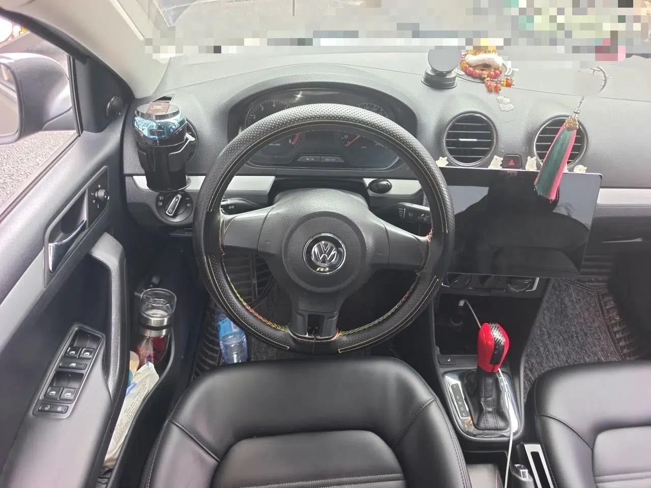 Volkswagen Jetta 2013 1.6L Automatic Comfort Model — миниатюра 10