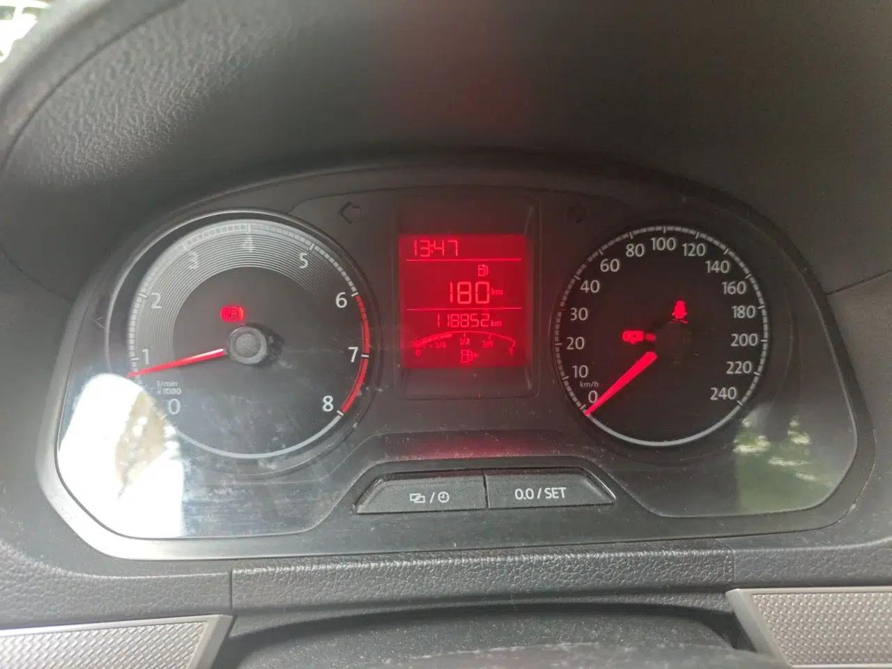 Volkswagen Jetta 2017 1.4L Manual Comfort Model — миниатюра 11
