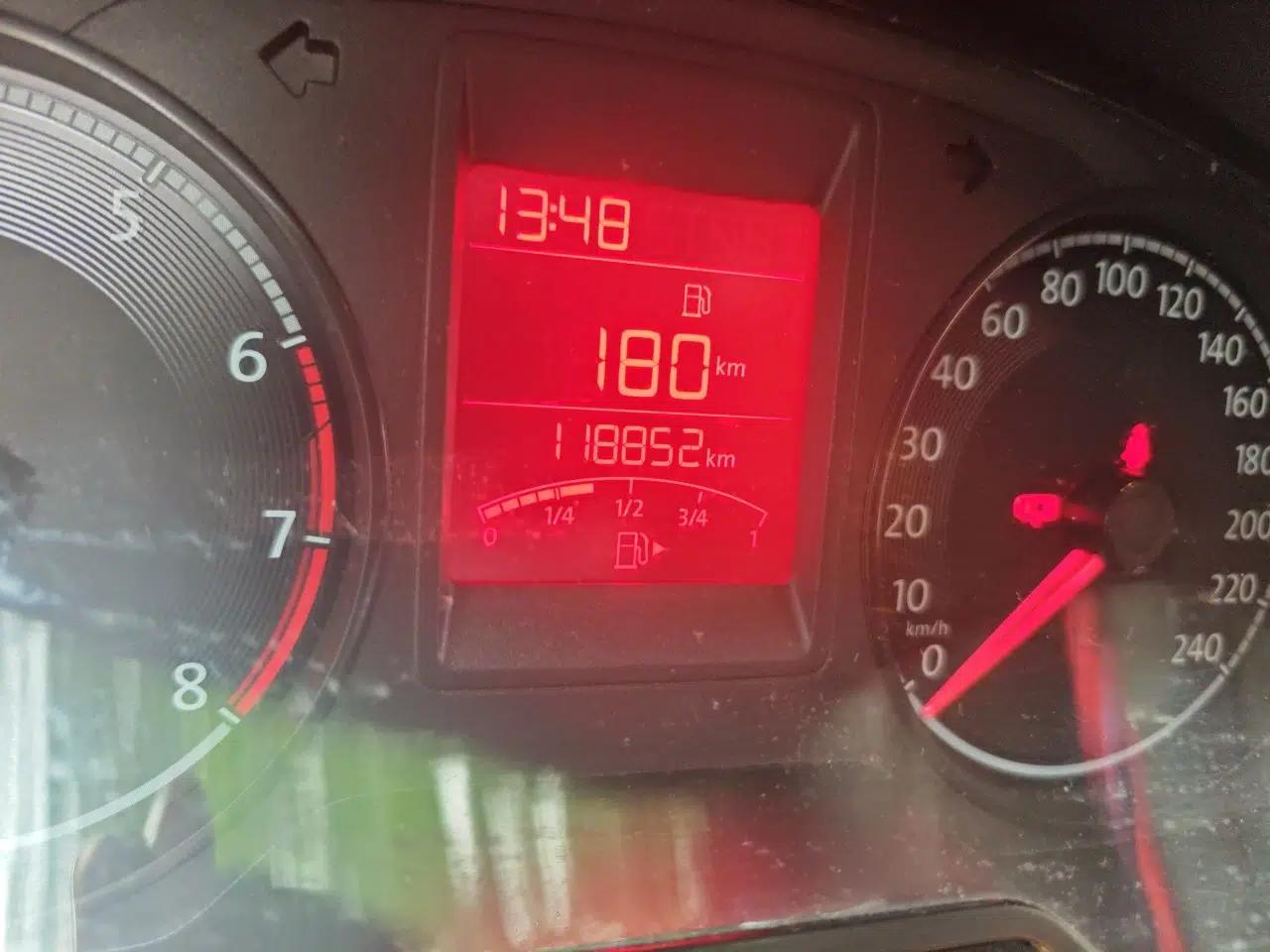 Volkswagen Jetta 2017 1.4L Manual Comfort Model — миниатюра 12