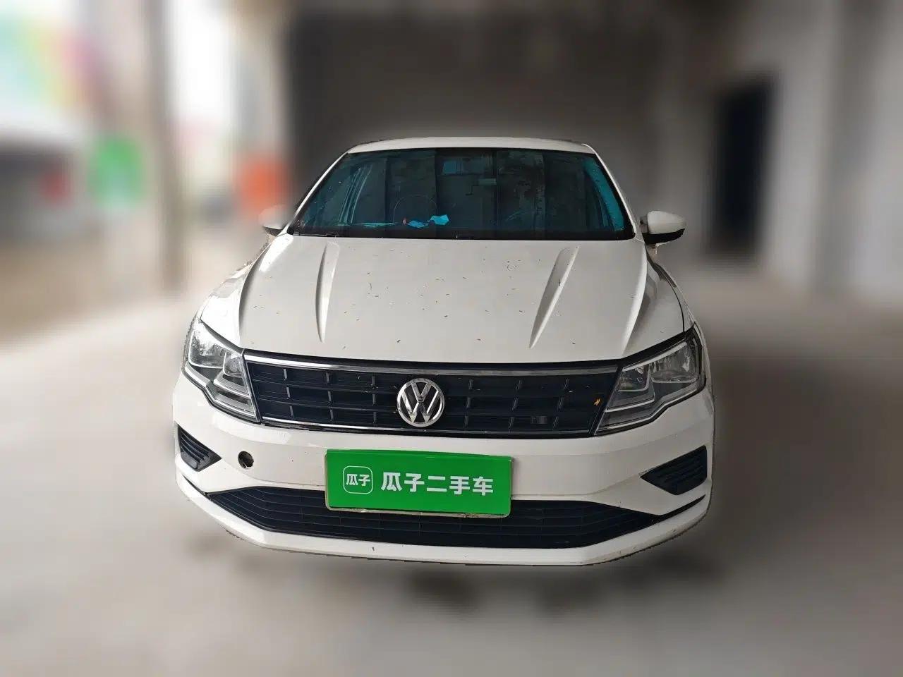 Volkswagen Jetta 2017 1.5L Manual Fashion Edition — миниатюра 2