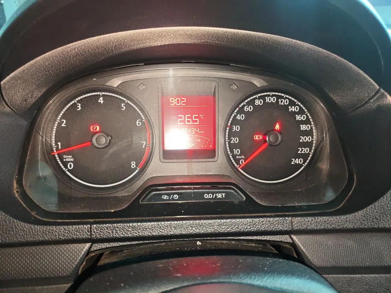 Volkswagen Jetta 2017 1.5L Manual Fashion Edition — миниатюра 11