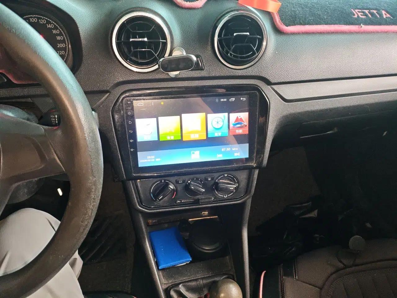 Volkswagen Jetta 2017 1.5L Manual Fashion Edition — миниатюра 13