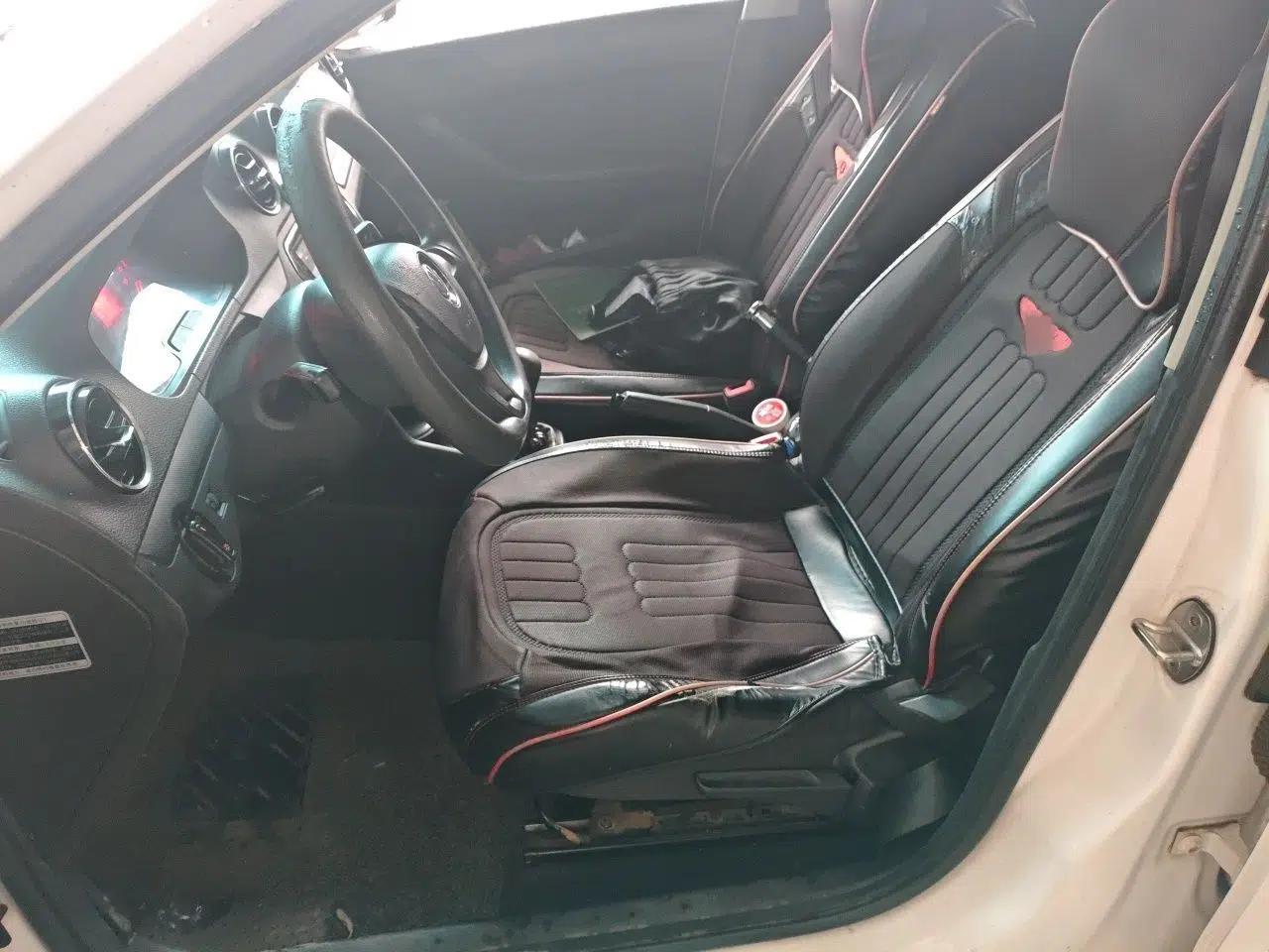 Volkswagen Jetta 2017 1.5L Manual Fashion Edition — миниатюра 15