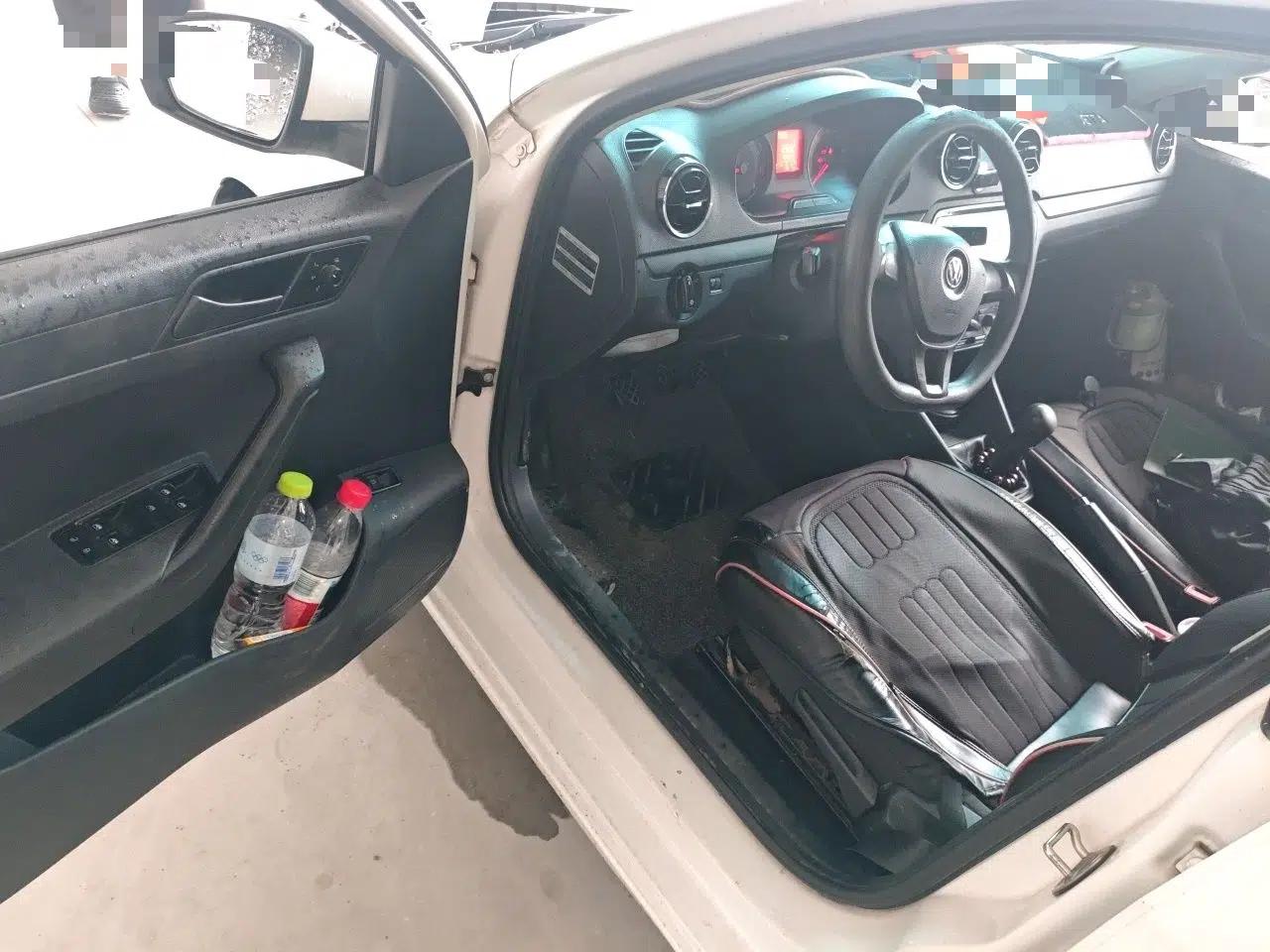 Volkswagen Jetta 2017 1.5L Manual Fashion Edition — миниатюра 16