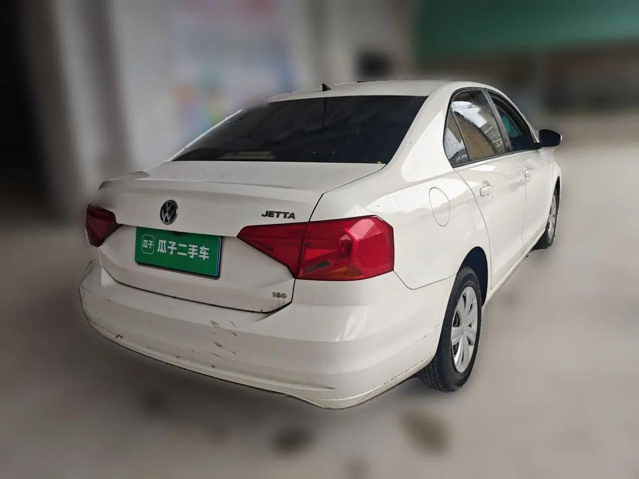 Volkswagen Jetta 2017 1.5L Manual Fashion Edition — миниатюра 6