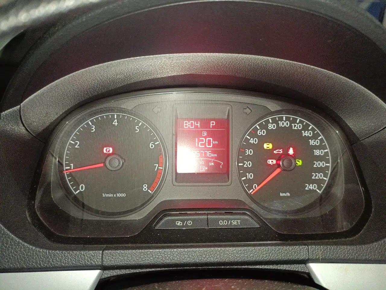 Volkswagen Jetta 2013 1.6L Automatic Comfort Model — миниатюра 11