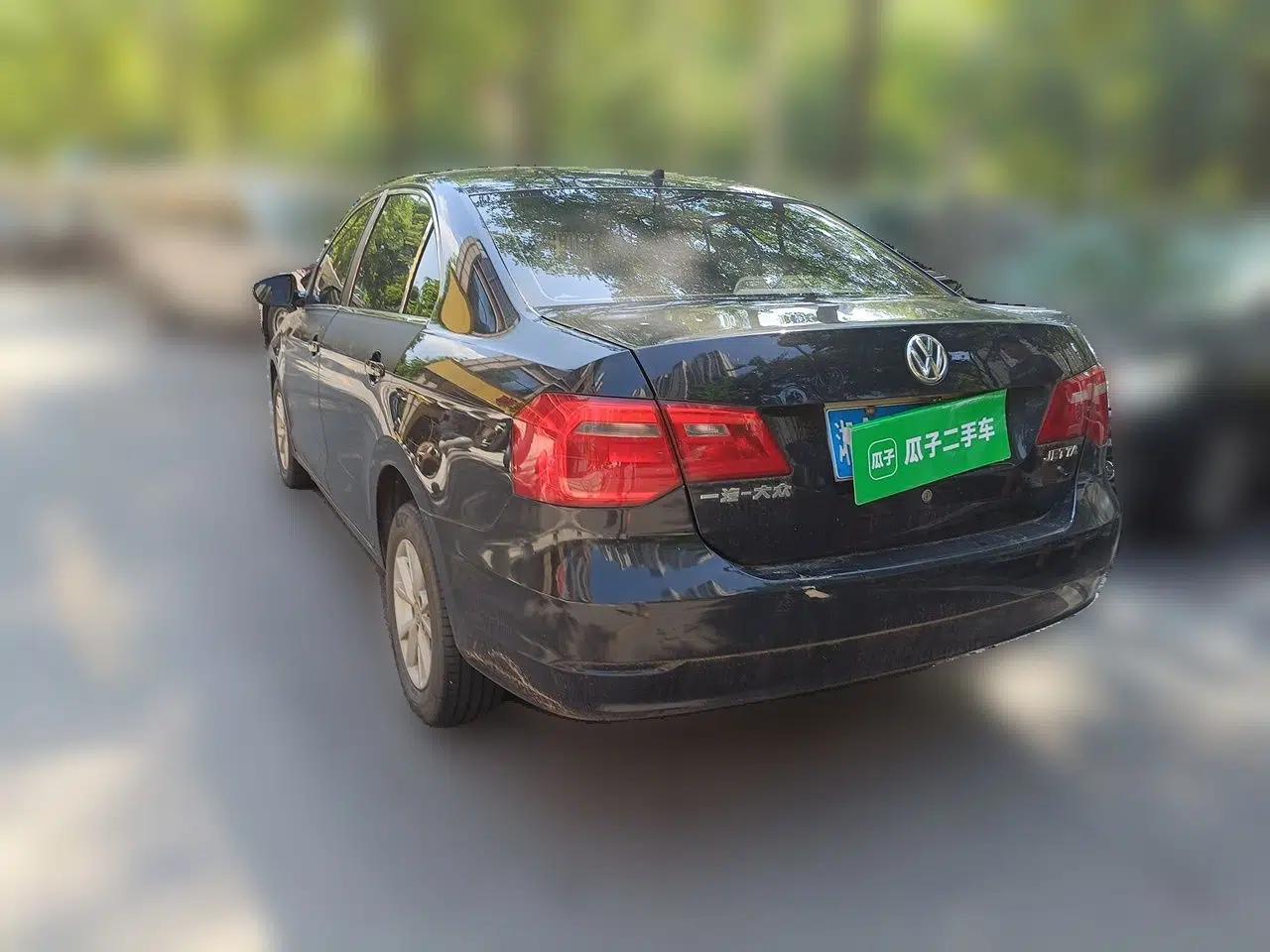 Volkswagen Jetta 2013 1.6L Automatic Fashion Model — миниатюра 4