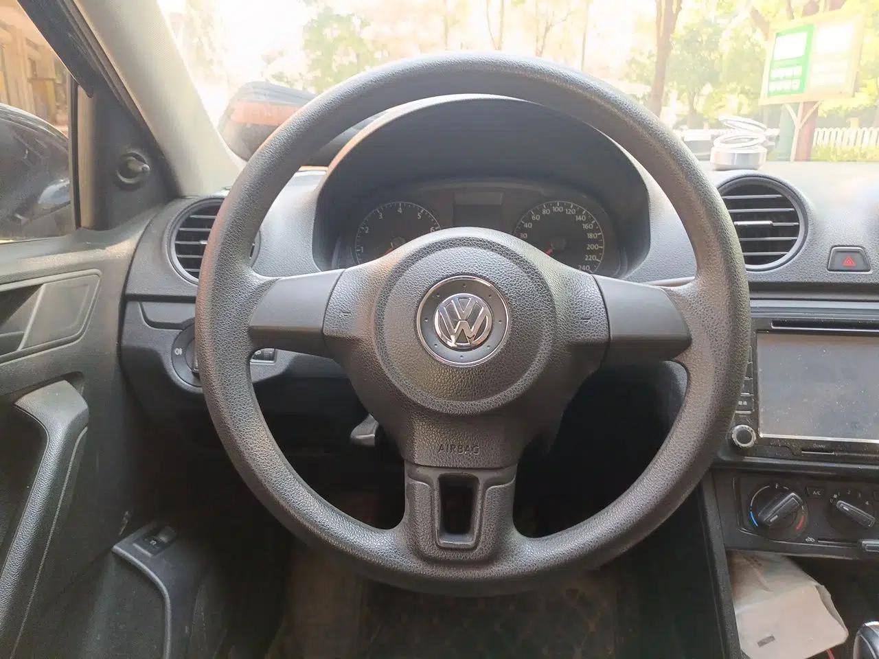 Volkswagen Jetta 2013 1.6L Automatic Fashion Model — миниатюра 10