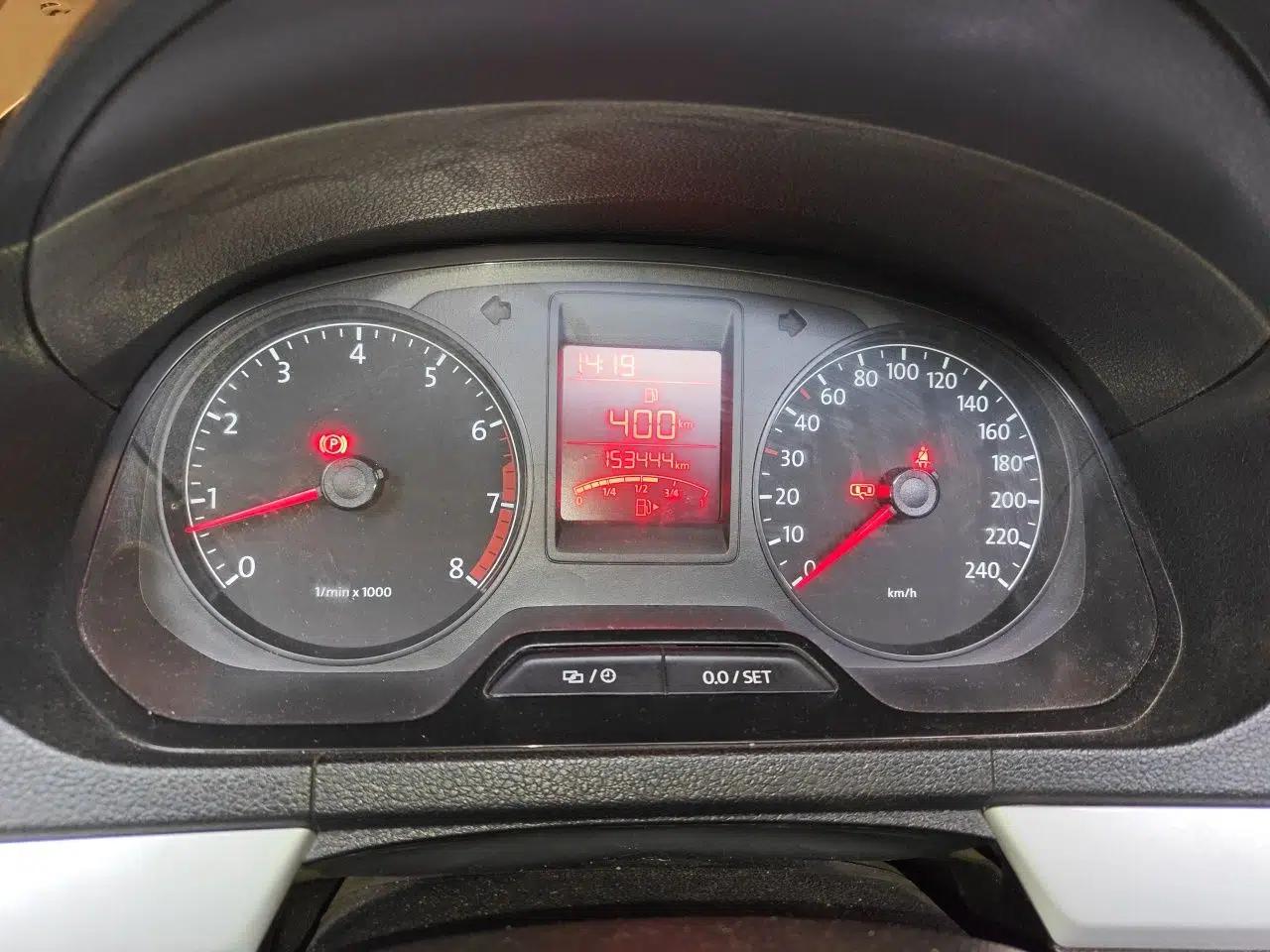 Volkswagen Jetta 2015 1.6L Manual Comfort Model — миниатюра 11