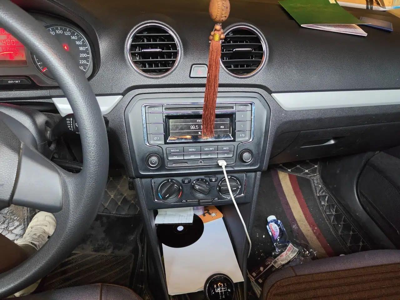 Volkswagen Jetta 2015 1.6L Manual Comfort Model — миниатюра 13