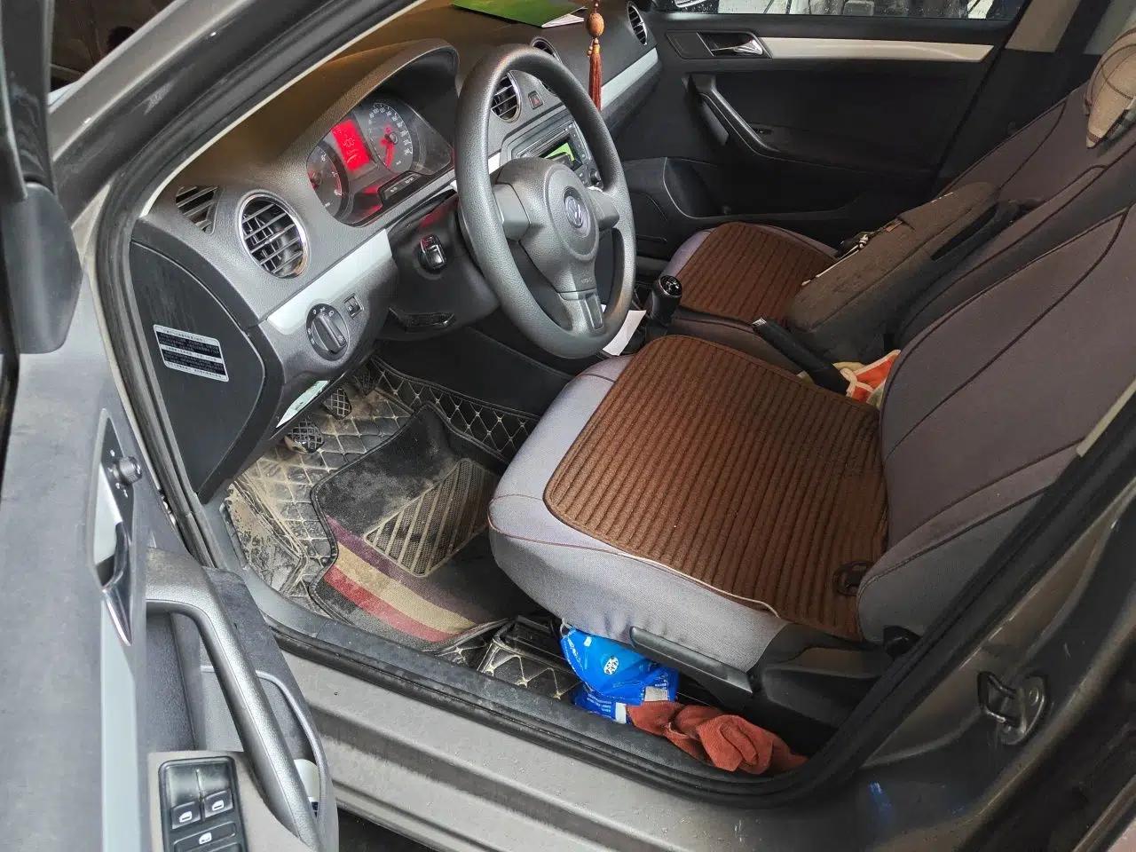 Volkswagen Jetta 2015 1.6L Manual Comfort Model — миниатюра 16