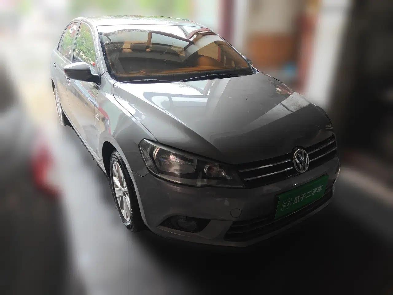 Volkswagen Jetta 2015 1.6L Manual Comfort Model — миниатюра 3