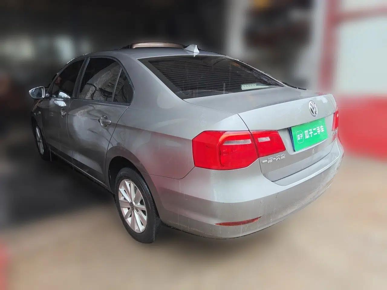 Volkswagen Jetta 2015 1.6L Manual Comfort Model — миниатюра 4