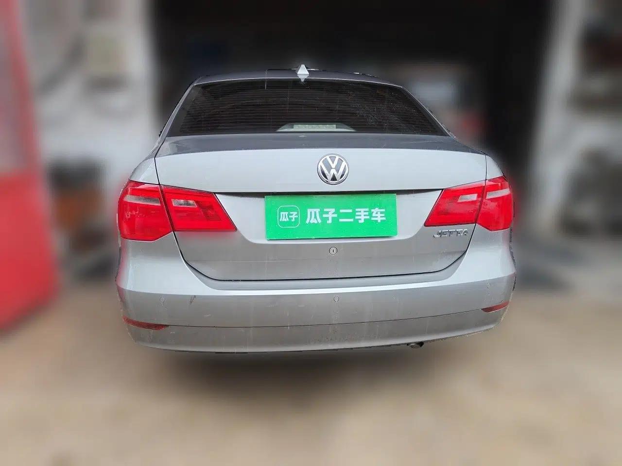 Volkswagen Jetta 2015 1.6L Manual Comfort Model — миниатюра 5