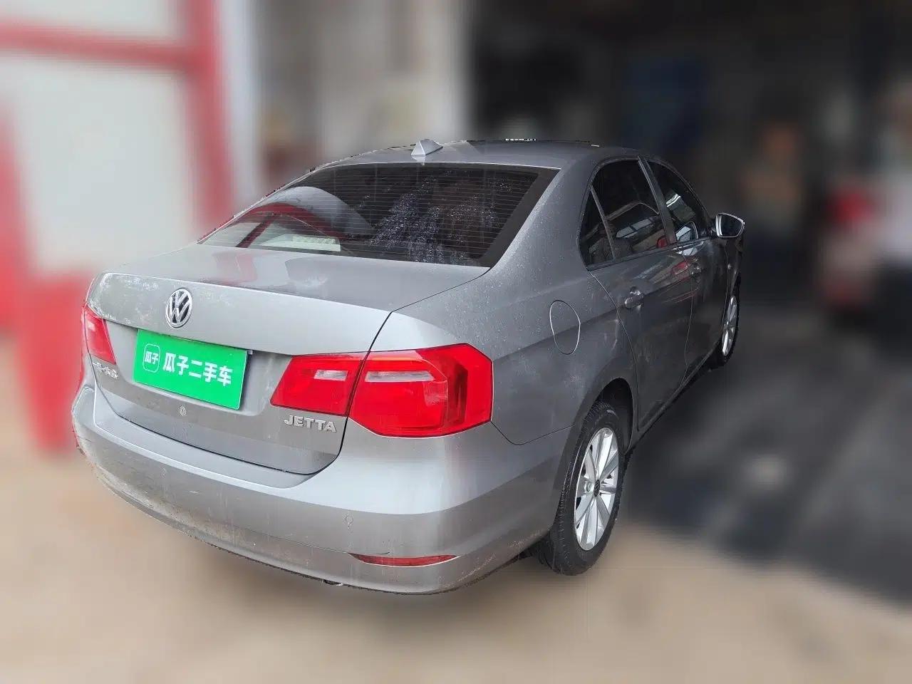 Volkswagen Jetta 2015 1.6L Manual Comfort Model — миниатюра 6