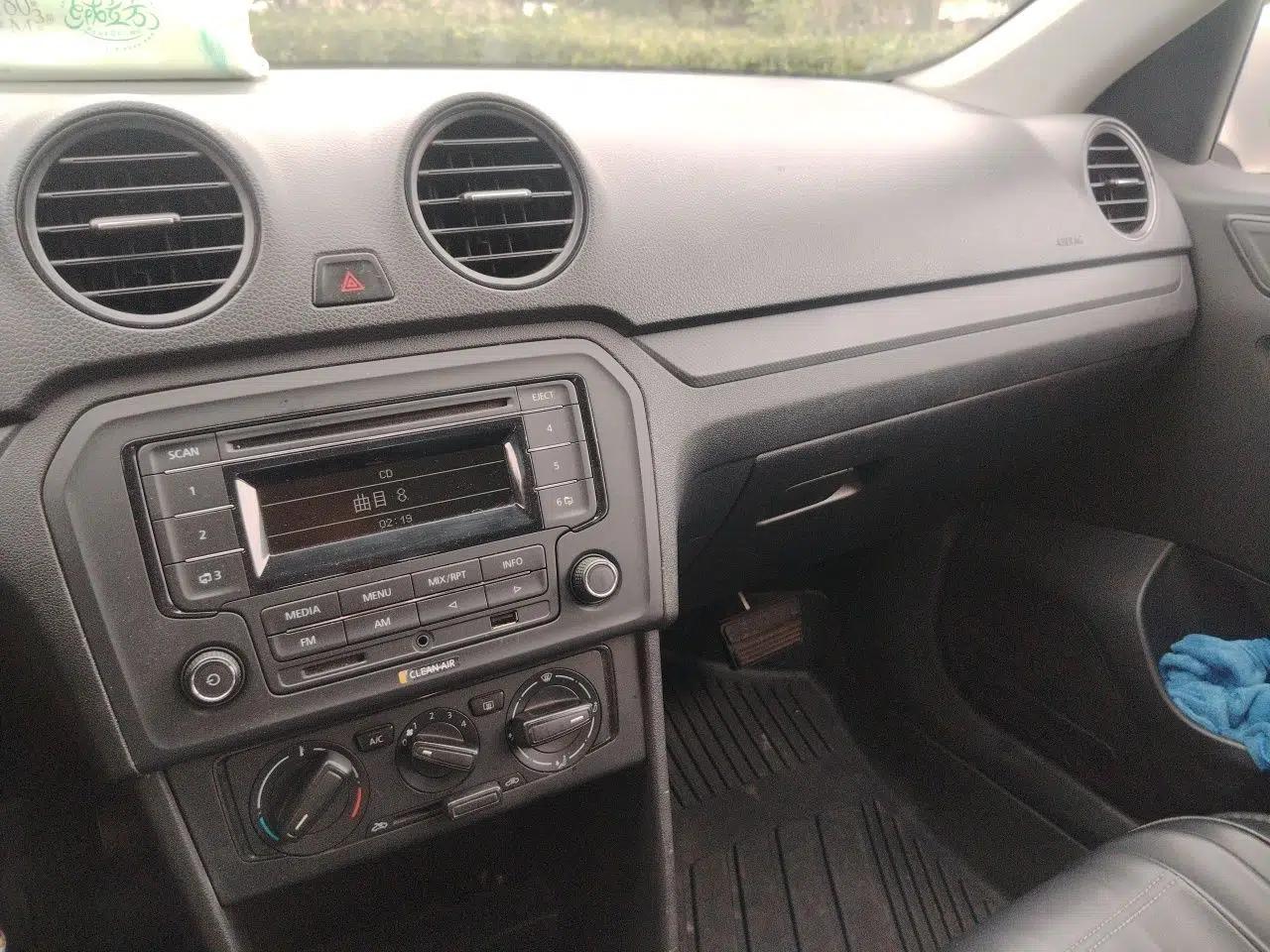 Volkswagen Jetta 2015 Value Edition 1.6L Manual Fashionable Style — миниатюра 13