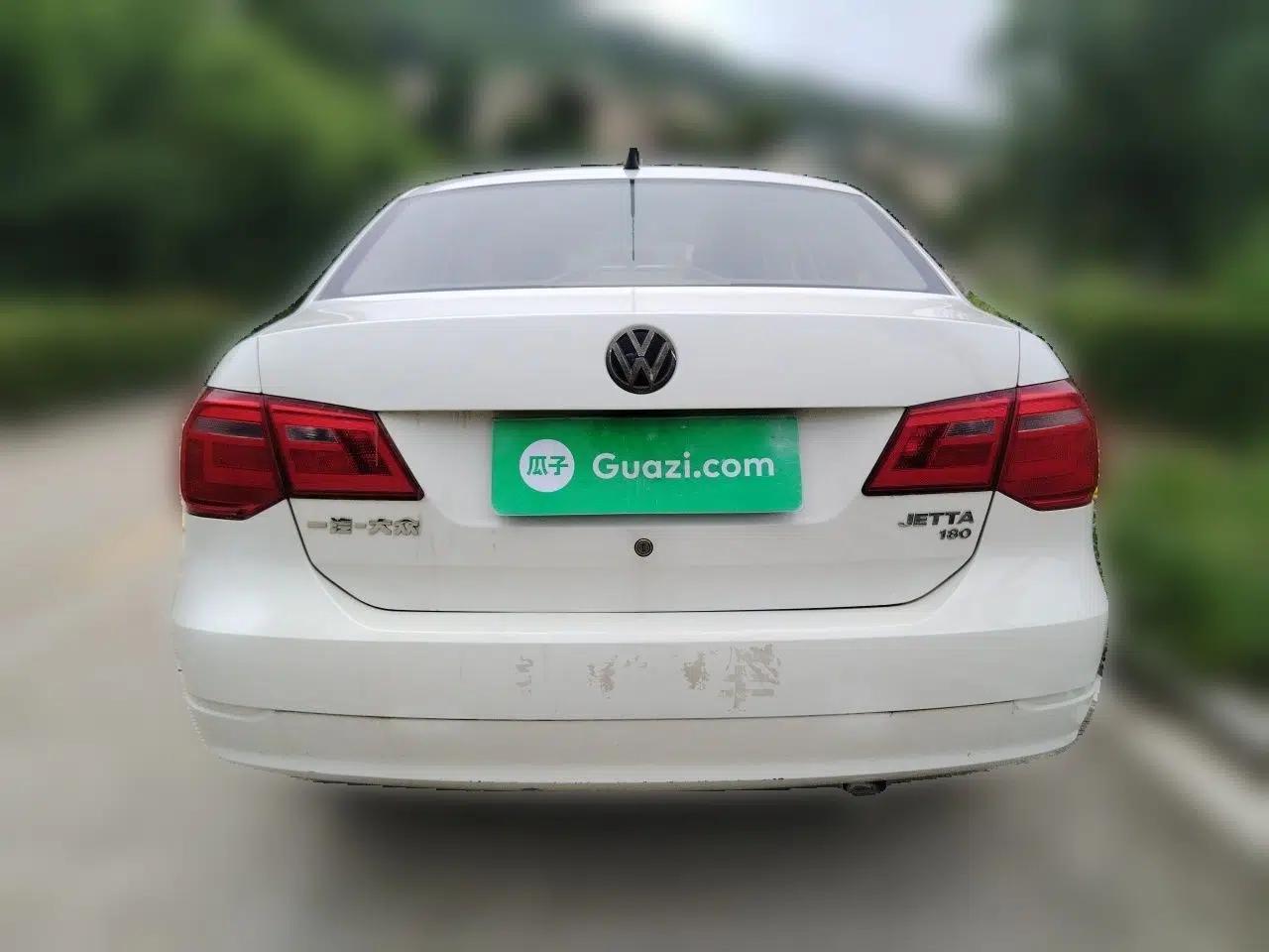 Volkswagen Jetta 2015 Value Edition 1.6L Manual Fashionable Style — миниатюра 5