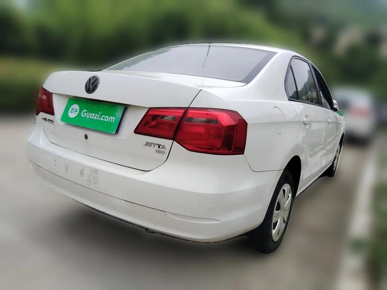 Volkswagen Jetta 2015 Value Edition 1.6L Manual Fashionable Style — миниатюра 6
