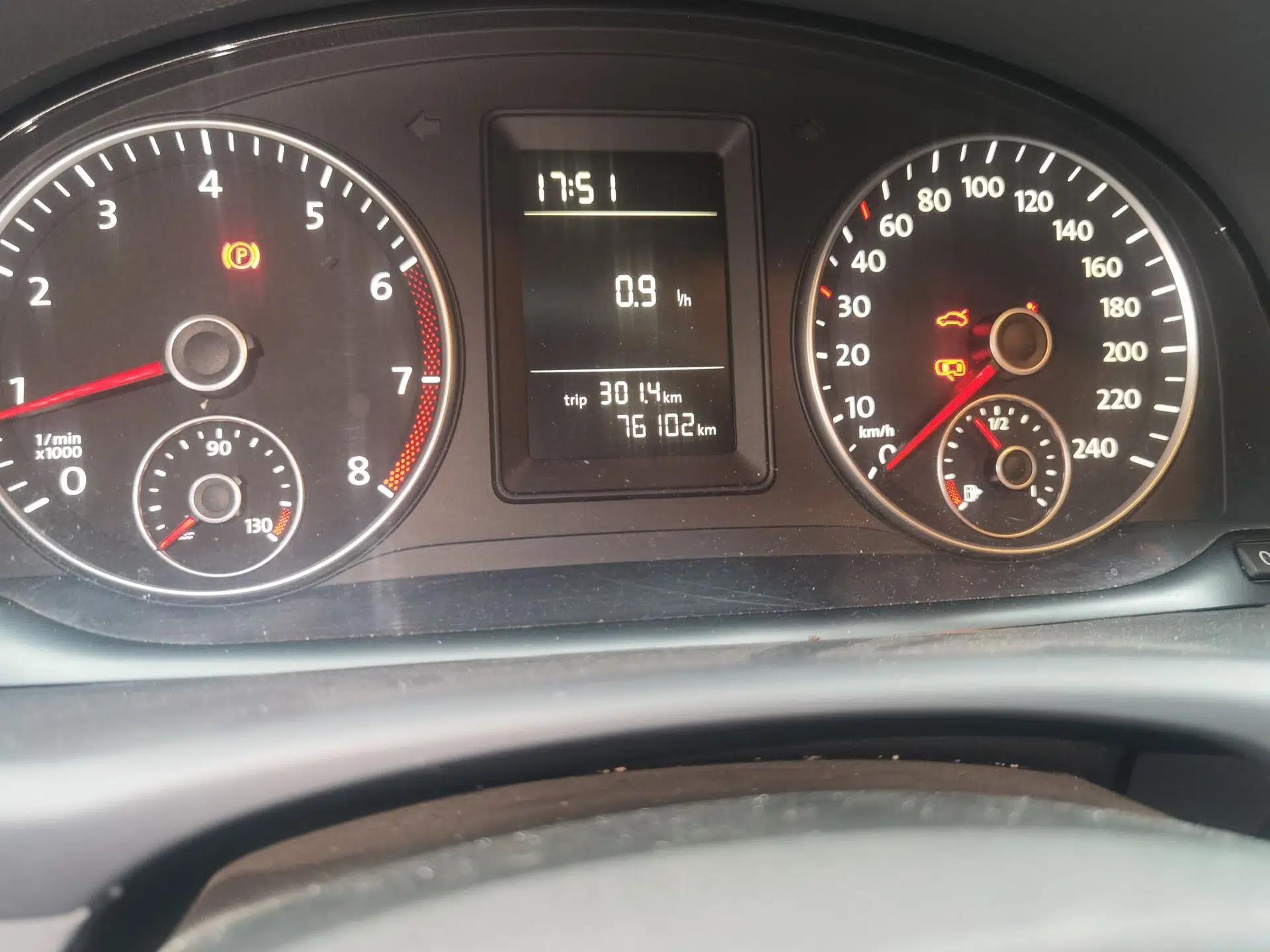 Volkswagen Touran 2013 1.4T Manual Fashion Edition 5 Seats — миниатюра 12