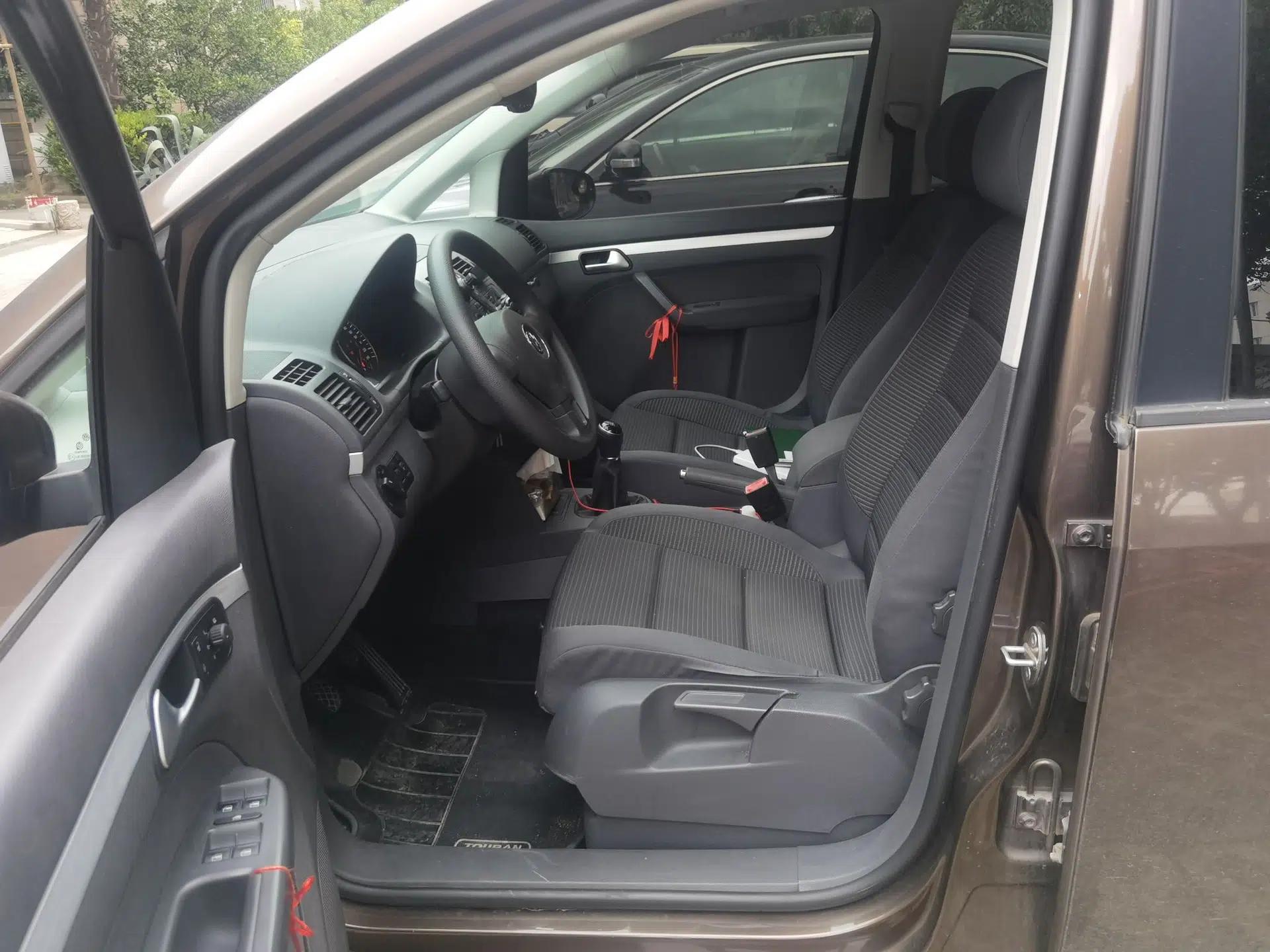 Volkswagen Touran 2013 1.4T Manual Fashion Edition 5 Seats — миниатюра 15