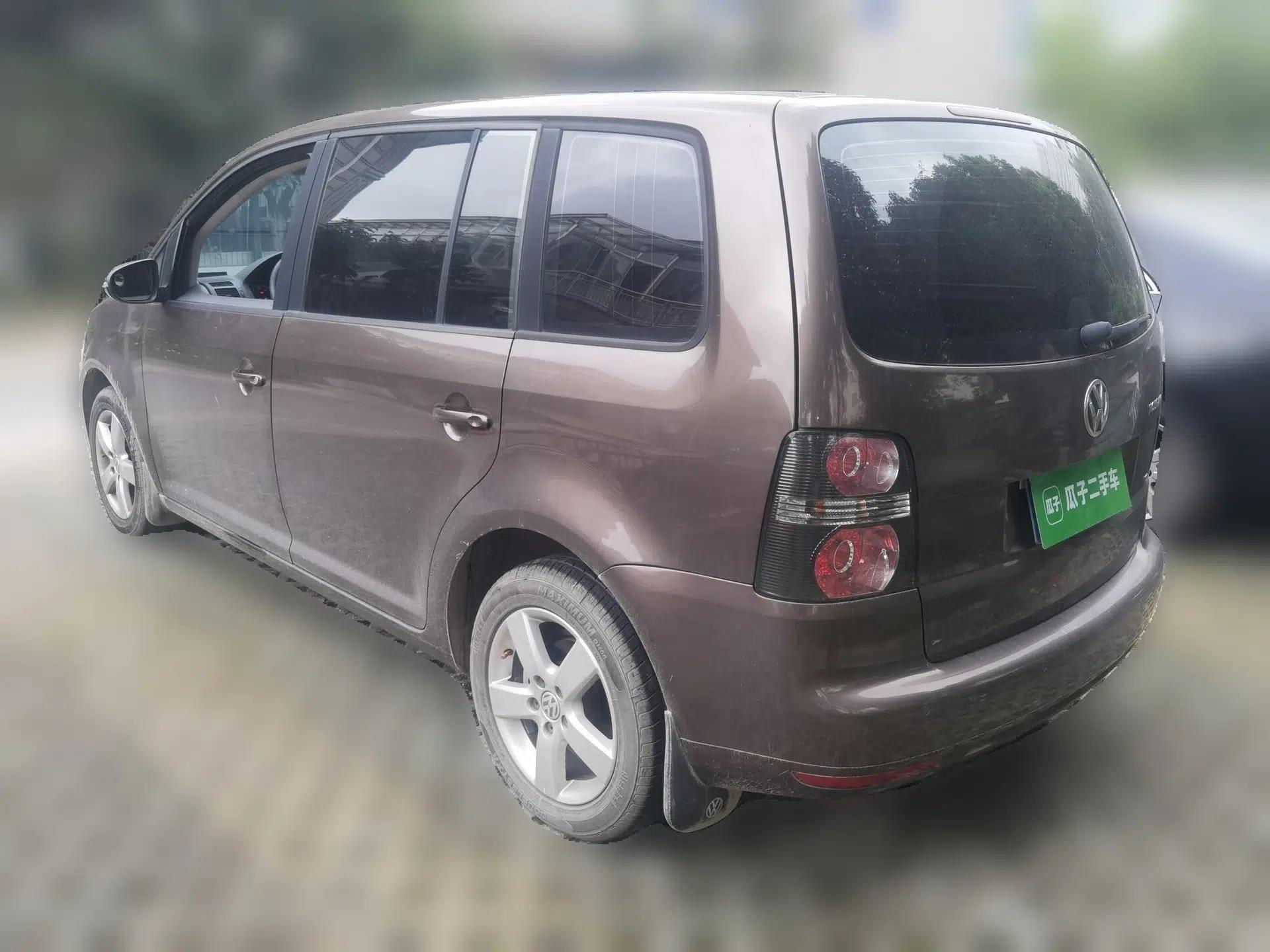 Volkswagen Touran 2013 1.4T Manual Fashion Edition 5 Seats — миниатюра 4