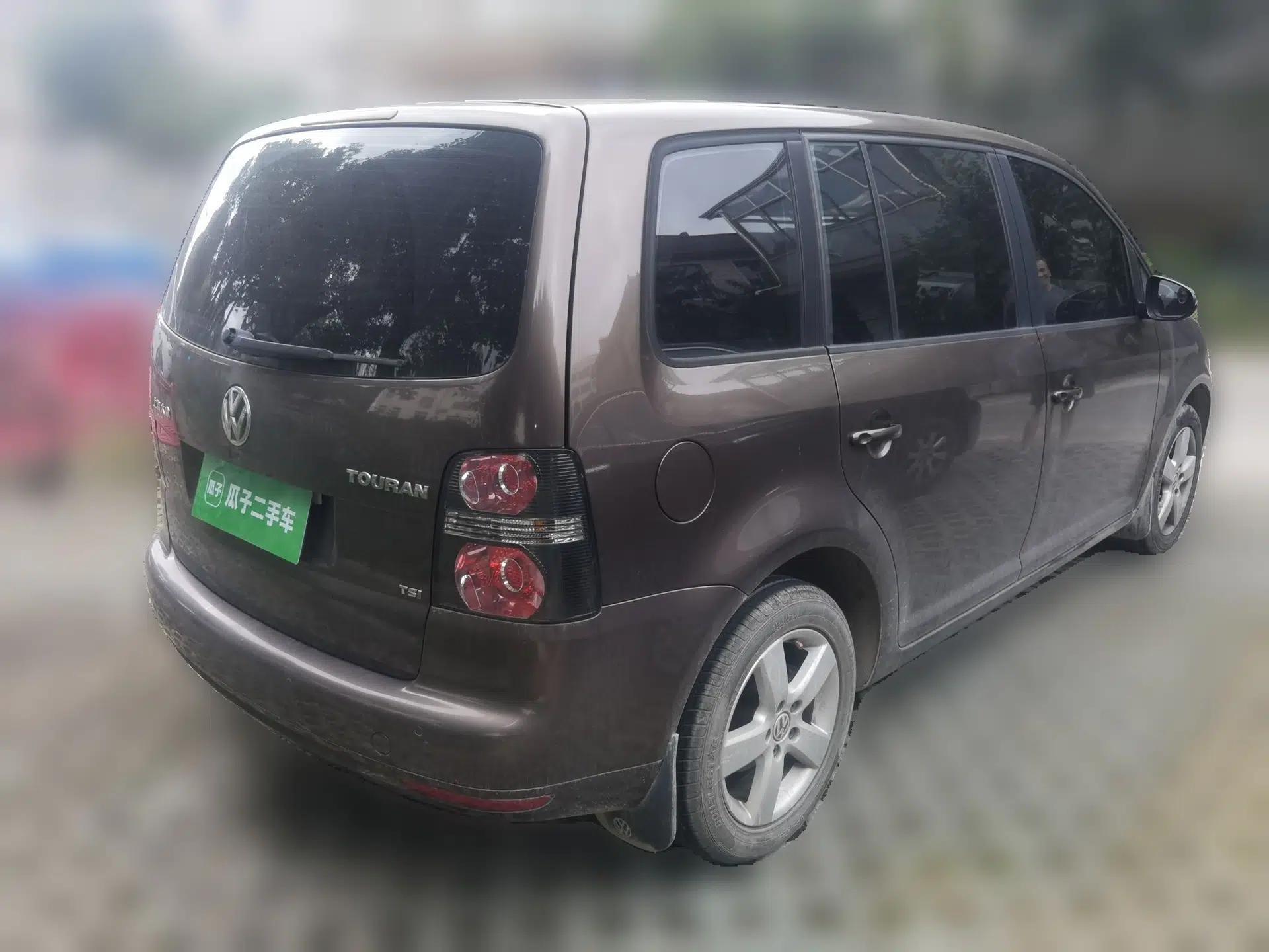 Volkswagen Touran 2013 1.4T Manual Fashion Edition 5 Seats — миниатюра 6