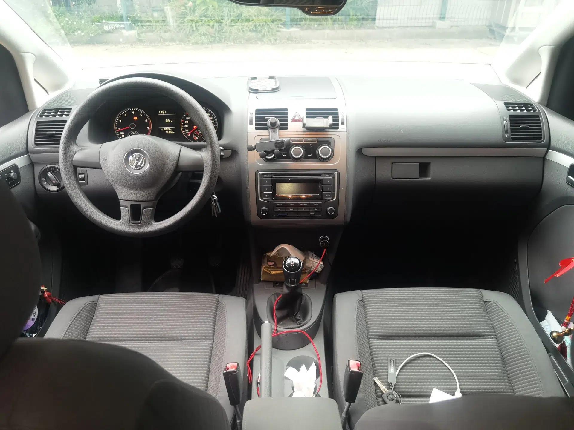 Volkswagen Touran 2013 1.4T Manual Fashion Edition 5 Seats — миниатюра 9
