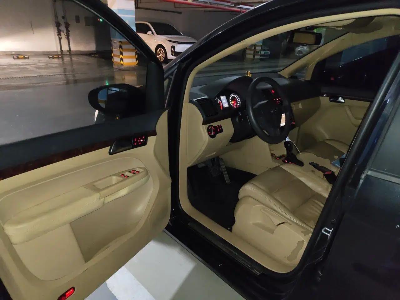 Volkswagen Touran 2013 1.4T DSG Comfort Edition 5-Seater — миниатюра 16