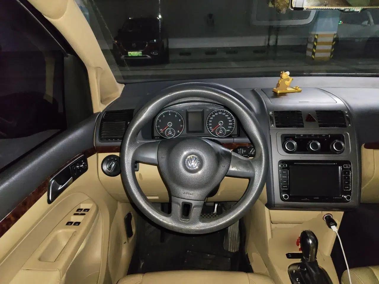Volkswagen Touran 2013 1.4T DSG Comfort Edition 5-Seater — миниатюра 10