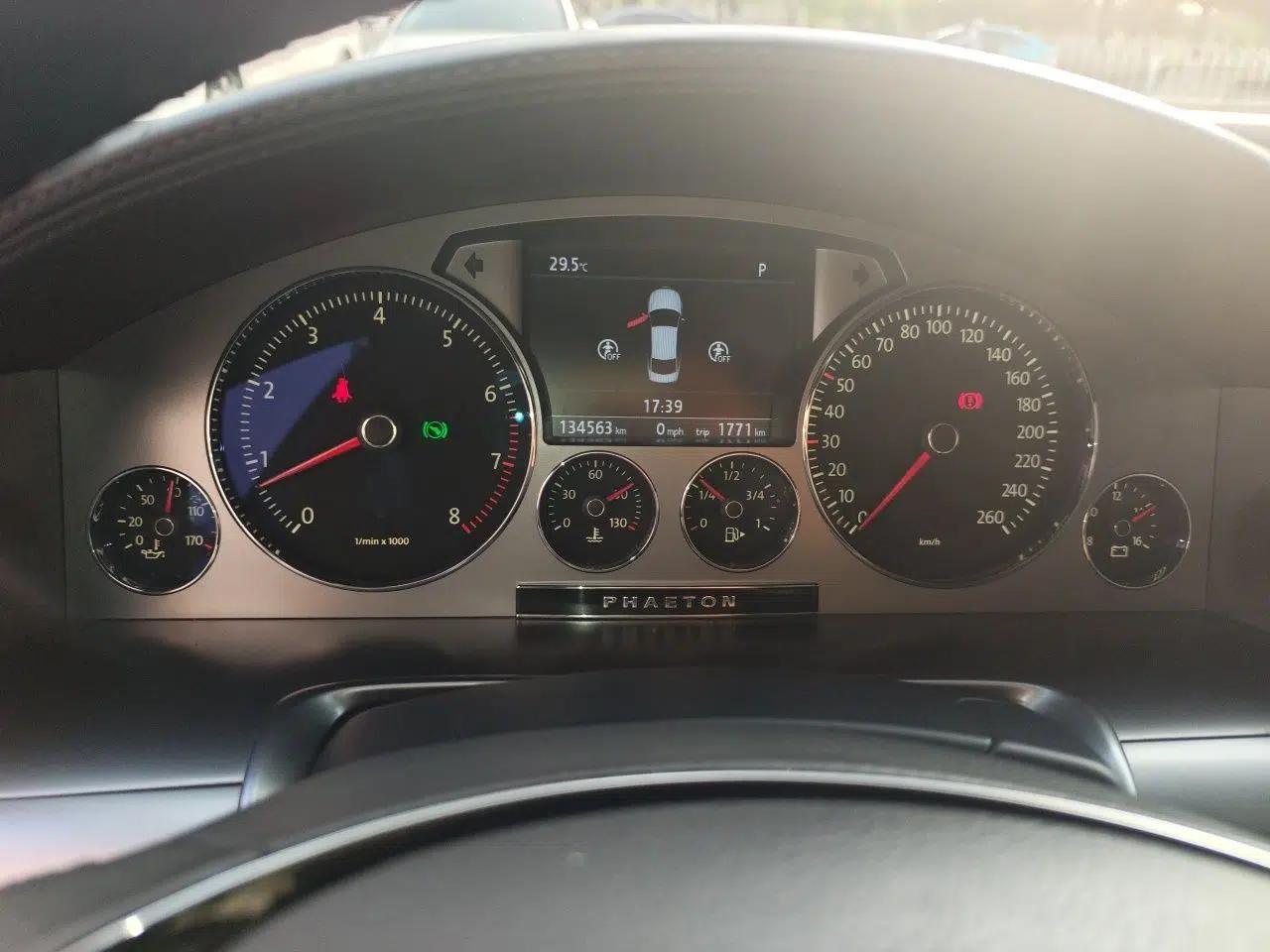 Volkswagen Phaeton 2015 3.0L Exclusive Edition — миниатюра 11