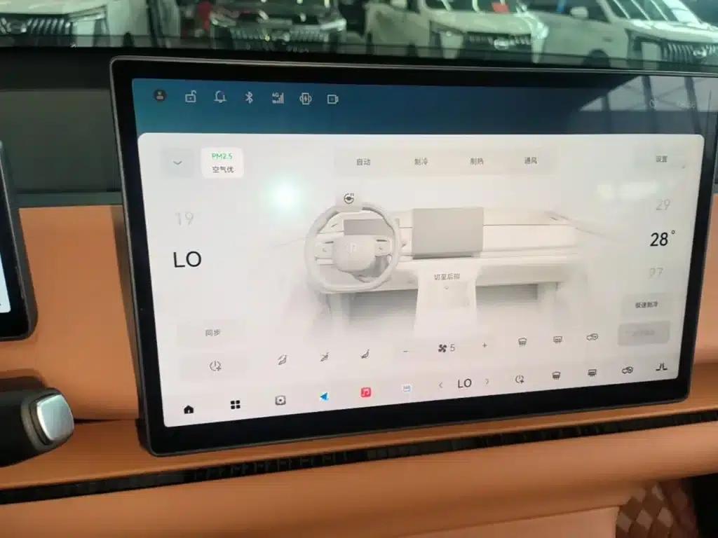 Leapmotor C16 2024 Range Extended 200 Premium Edition — миниатюра 13