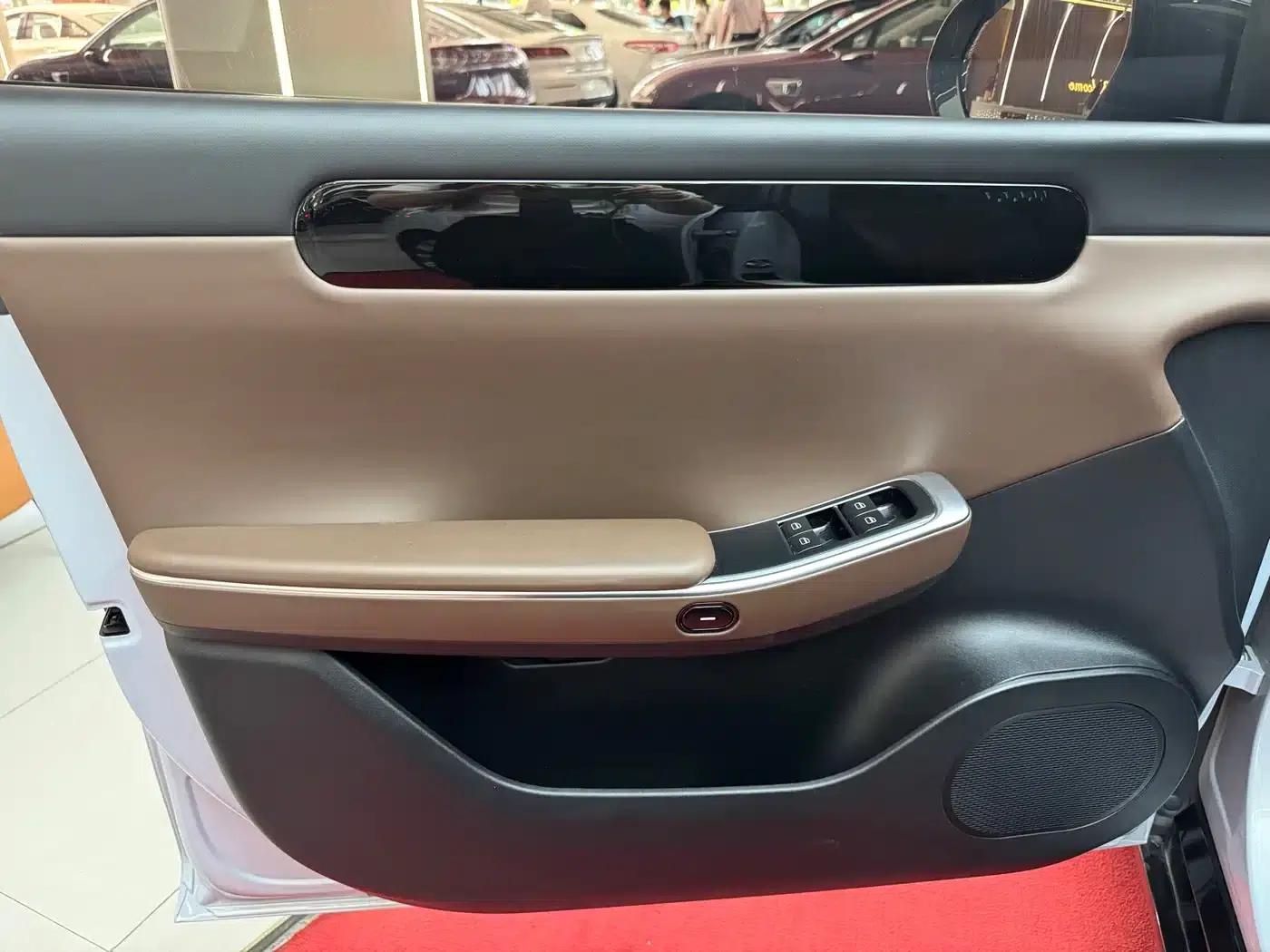 Leapmotor C01 2023 Range Extender 216 Comfort Edition — миниатюра 12