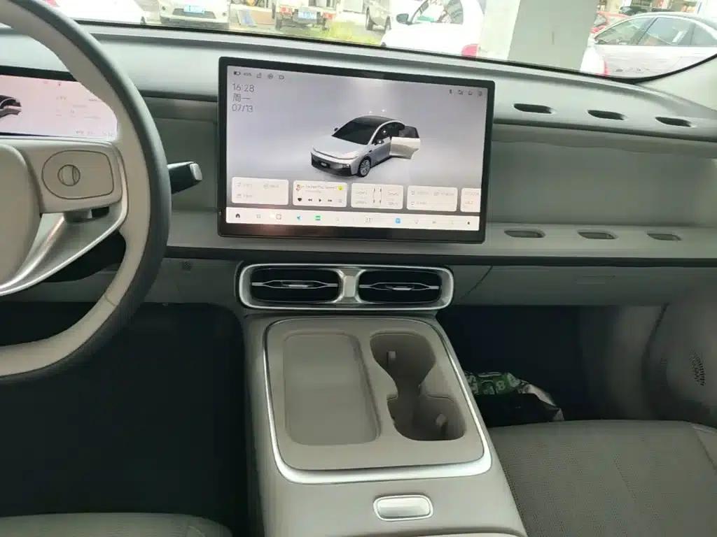 Leapmotor B01 2025 650 Enjoy Edition — миниатюра 13
