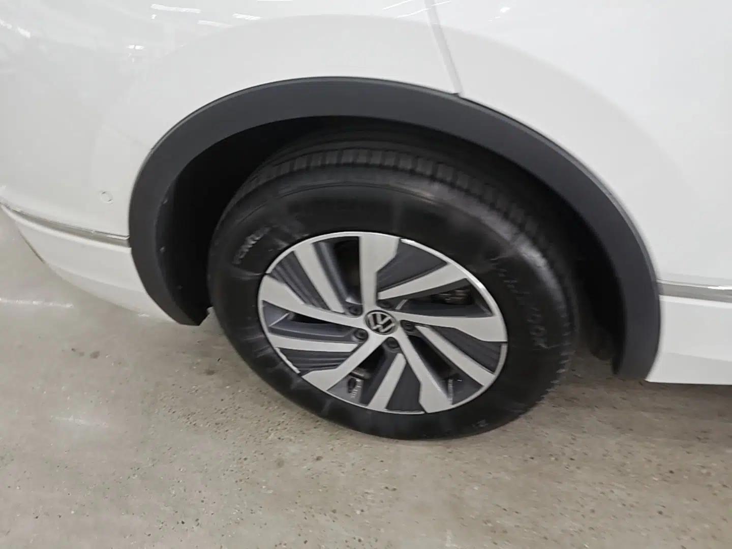 Volkswagen Tiguan L New Energy 2023 430 PHEV Plug-in Hybrid Prestige Edition — миниатюра 16