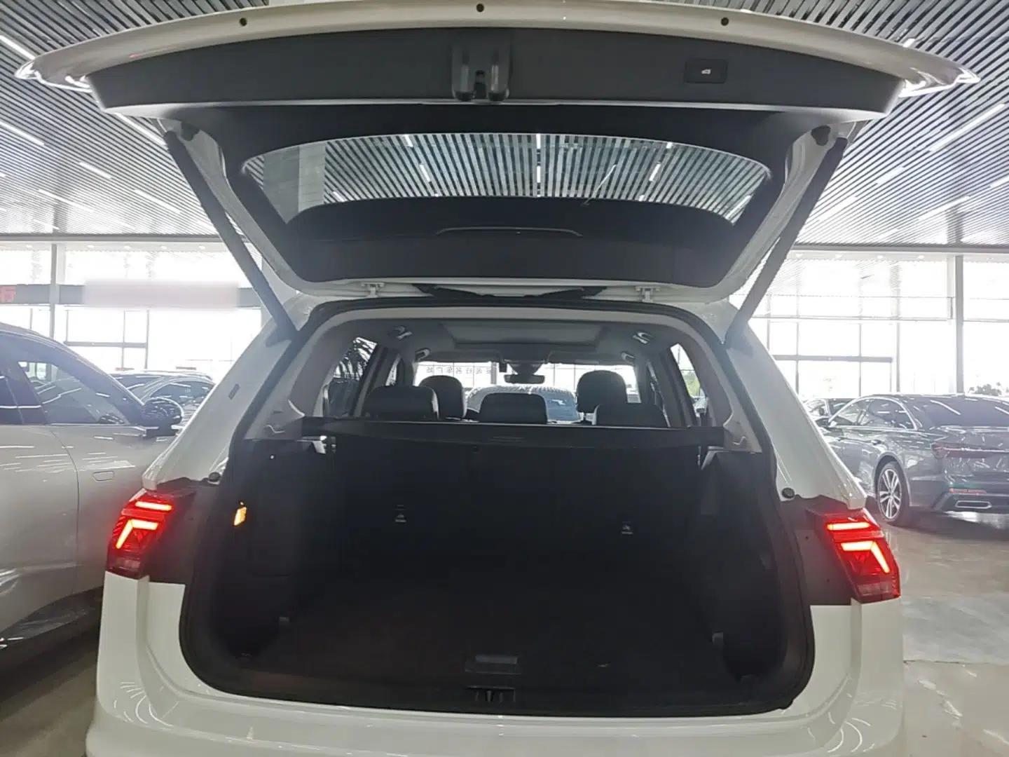 Volkswagen Tiguan L New Energy 2023 430 PHEV Plug-in Hybrid Prestige Edition — миниатюра 27