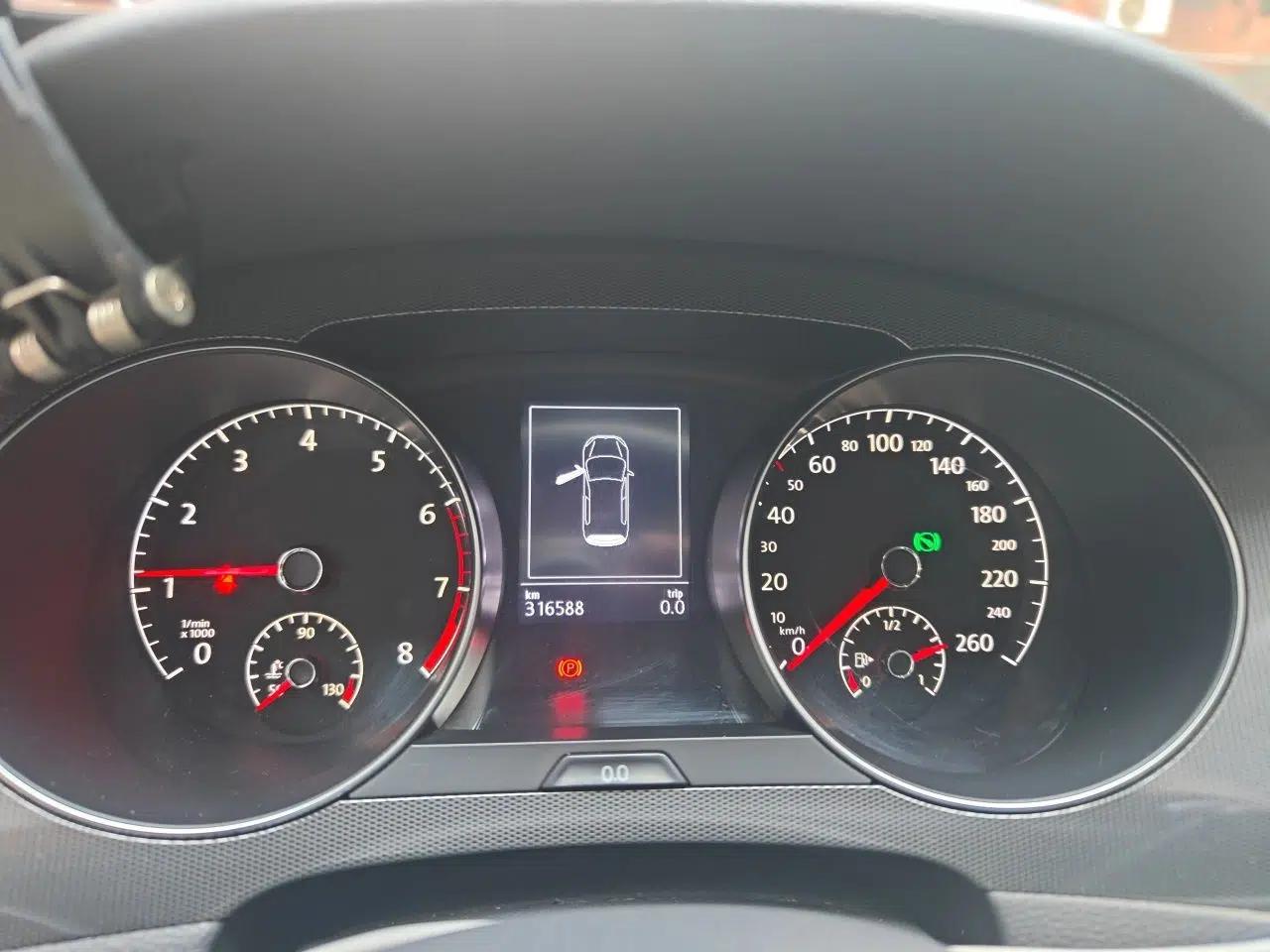 Volkswagen Golf Sportsvan 2016 230TSI Automatic Trend Edition — миниатюра 11