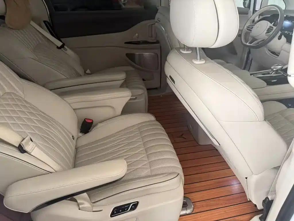 Voyah Dreamer 2024 PHEV Long Range Flagship Edition — миниатюра 2