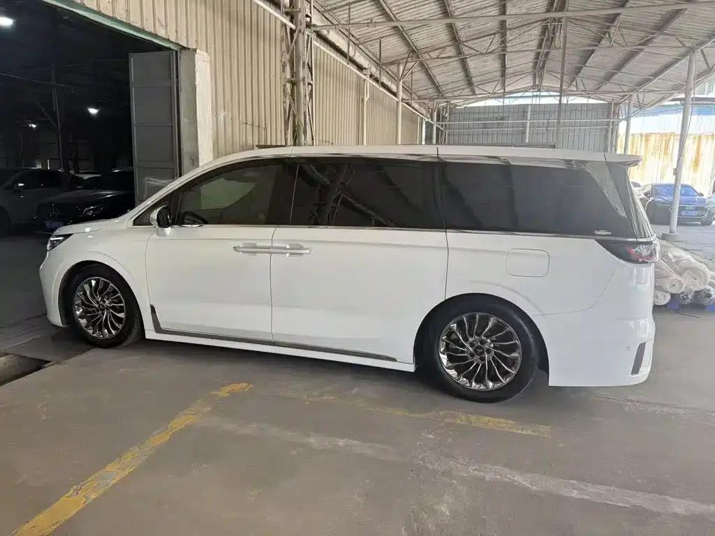 Voyah Dreamer 2024 PHEV Long Range Flagship Edition — миниатюра 4