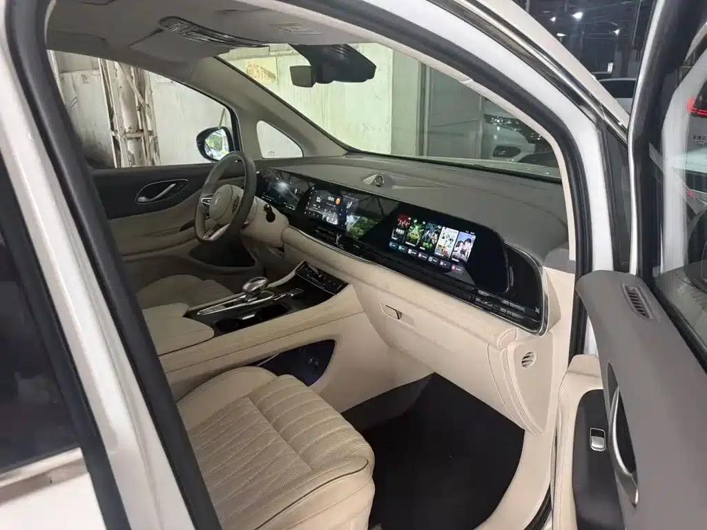Voyah Dreamer 2024 PHEV Long Range Flagship Edition — миниатюра 5