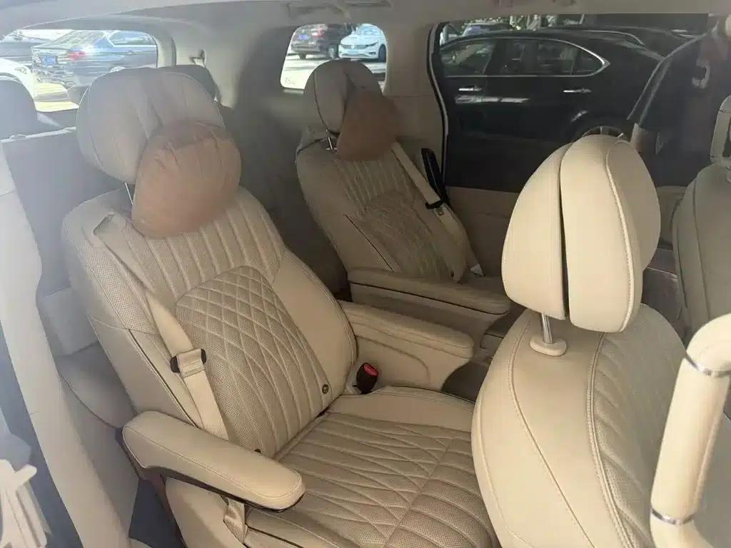 Voyah Dreamer 2024 PHEV Long Range Flagship Edition — миниатюра 6