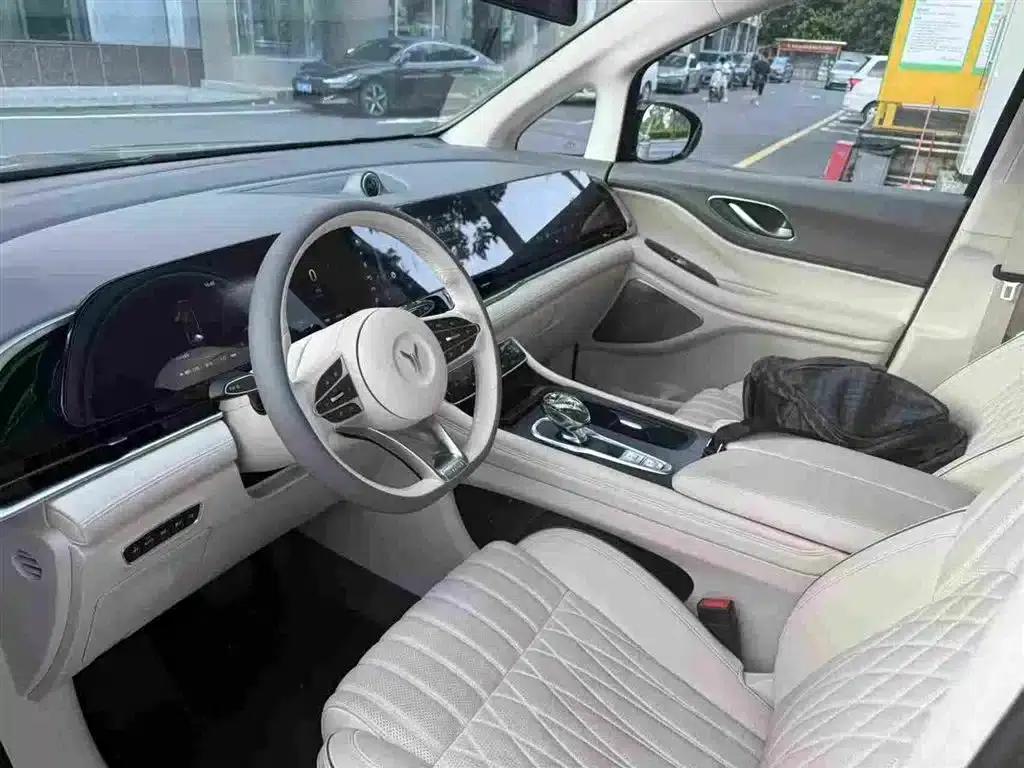 Voyah Dreamer 2024 PHEV Long Range Flagship Edition — миниатюра 5